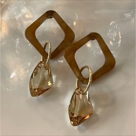 琥珀色のピアス(ステンレスポスト)