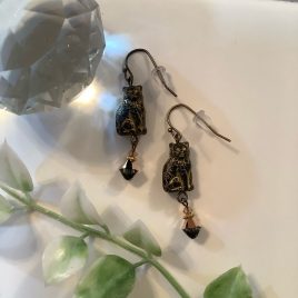 モンタナブルーのキャットピアス